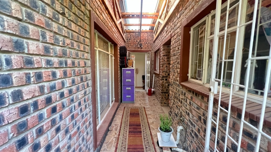 11 Bedroom Property for Sale in Universitas Free State